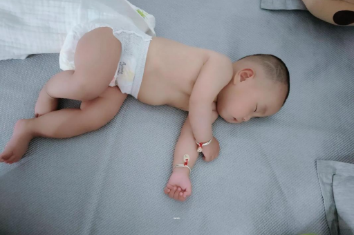 六盘水宝宝突然很多眼屎